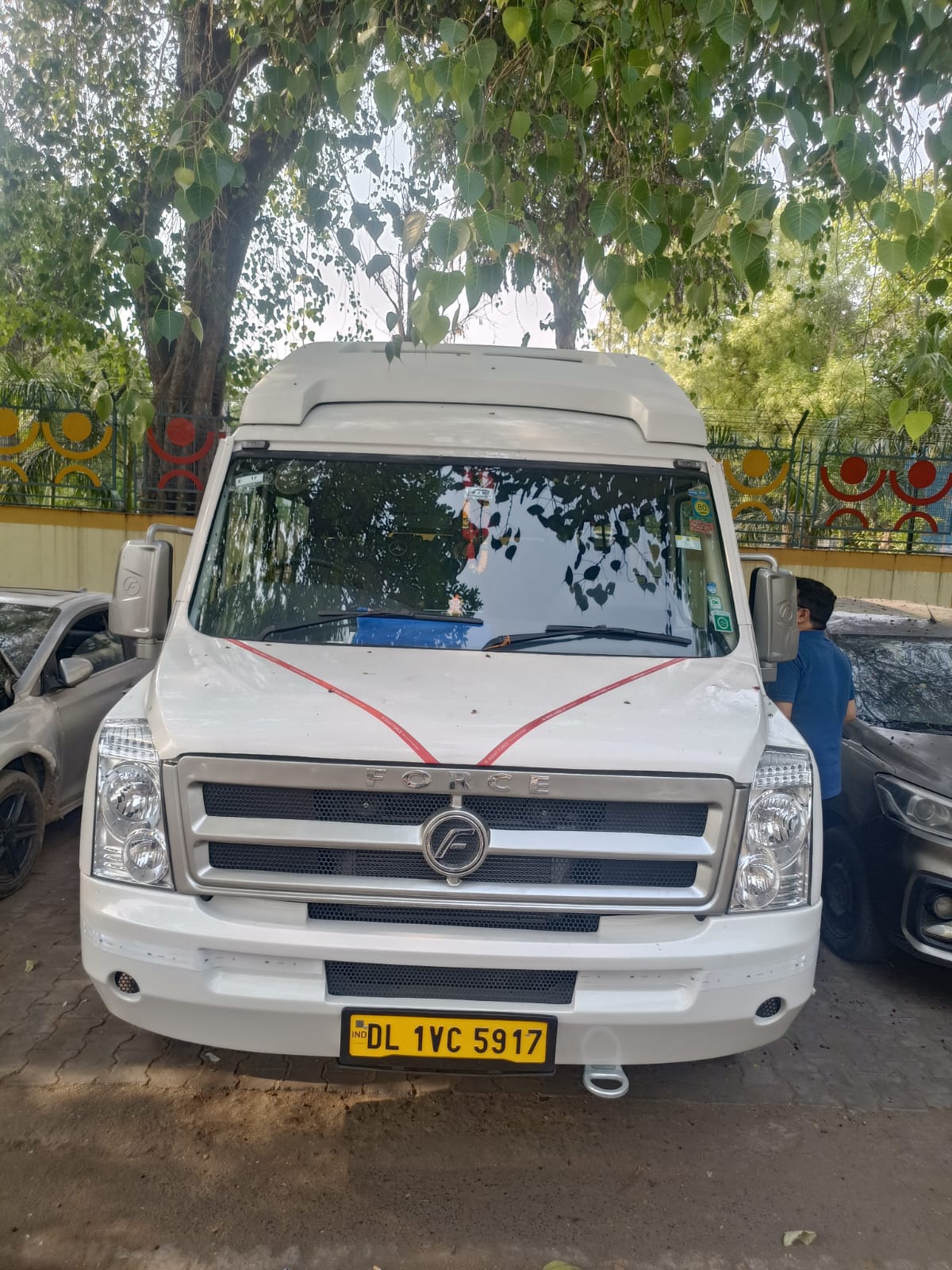 Benefits of Hiring 26 Seater Tempo Traveller in Delhi for Comfortable Group Travel